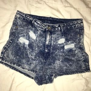 💙✌🏽High Waisted Acid Wash Shorts